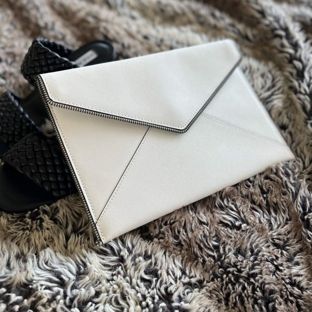 NWT DESIGNER ENVELOP CLUTCH